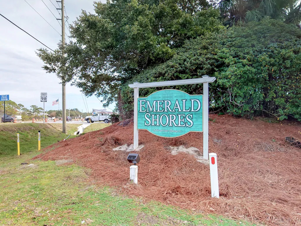 Picture of Emerald Shores sign